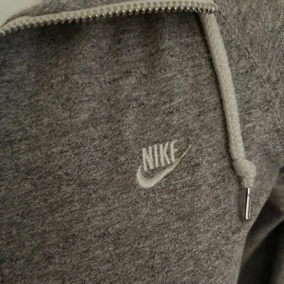 Nike zip up light weight hoodie - Picture 2 of 5